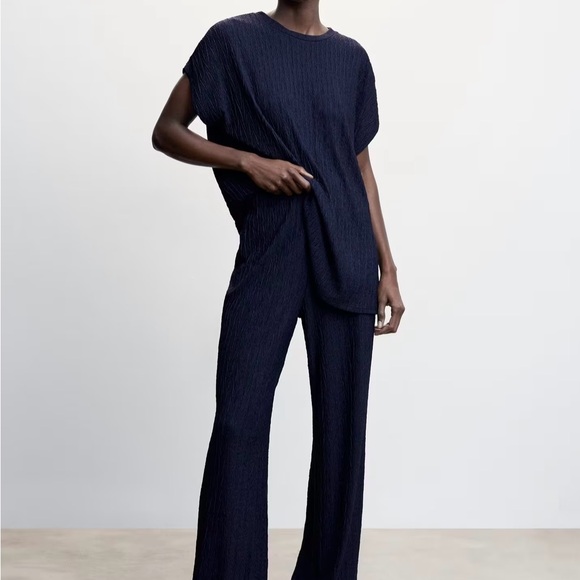 ｛Mango｝Brand New: MANGO,Testured Palazzo Tshirt, Navy blue,M size(Defective) - Picture 2 of 10